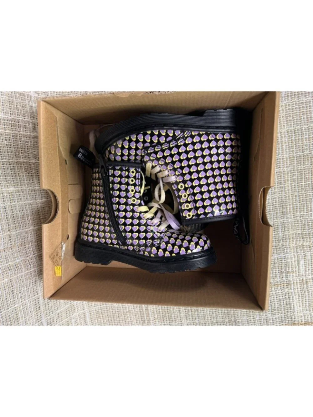 NIB Dr Marten 1460 Patent Heart Printed Lace Up Boots Toddler US Size 8